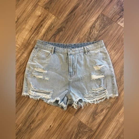- Floerns  woman’s ripped raw hem high waisted demon shorts - Picture 1 of 9